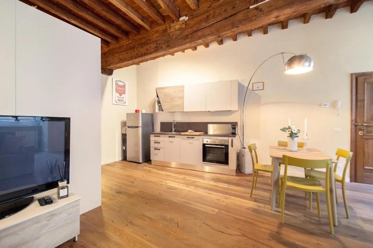 Apartment Dante S Home Cozy In Center Town Lucca Italy